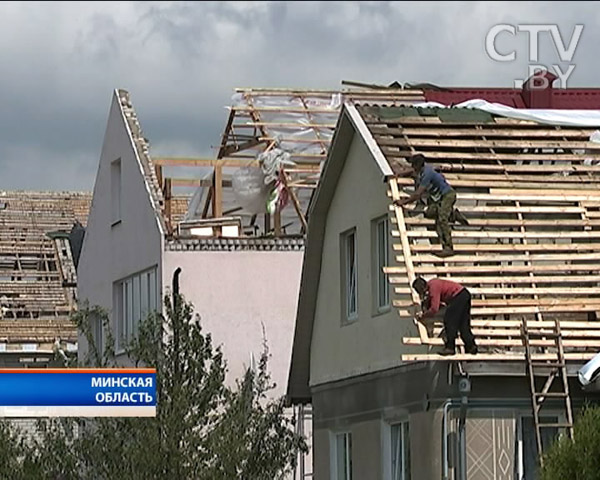 Пожары и сорванная кровля: Беларусь приходит в себя после ночной грозы