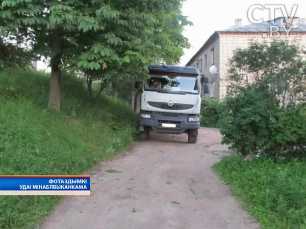 В Логойске 5-летний ребёнок во дворе дома погиб под колёсами Renault