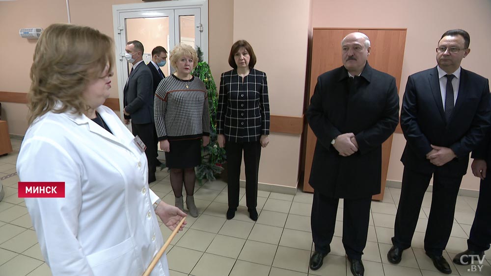 «Мы же в больницу не отдыхать приезжаем, а лечиться». О чём Александр Лукашенко говорил с главврачом детской инфекционки?-13 «Мы же в больницу не отдыхать приезжаем, а лечиться». О чём Александр Лукашенко говорил с главврачом детской инфекционки?-13