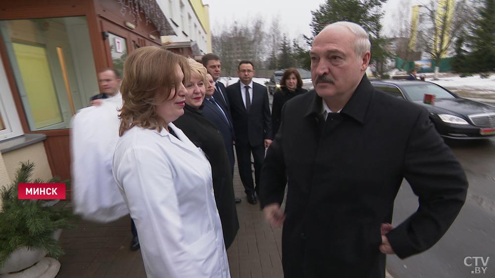 «Мы же в больницу не отдыхать приезжаем, а лечиться». О чём Александр Лукашенко говорил с главврачом детской инфекционки?-1 «Мы же в больницу не отдыхать приезжаем, а лечиться». О чём Александр Лукашенко говорил с главврачом детской инфекционки?-1