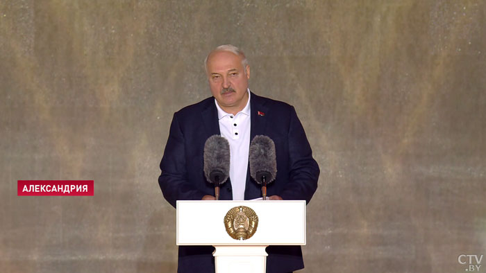«Свая хатка – родная матка, а чужая – мачыха». Лукашенко на празднике в Александрии напомнил о ценностях белорусов-4
