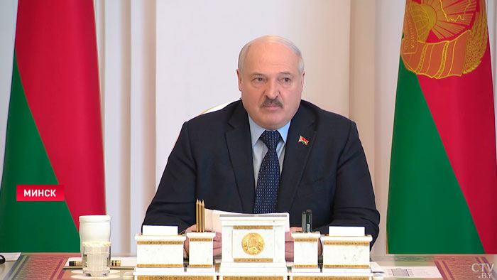 Лукашенко: «Надо подбирать людей, ребят таких нормальных, их хватает, которые просто честно будут работать»-1