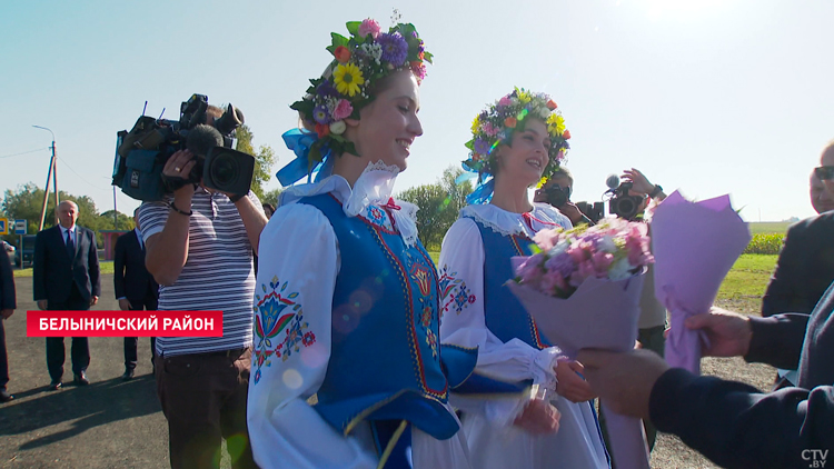 «На ваших улицах учим всю страну». Президент Беларуси посетил Белыничский район. Как его встретили?-1