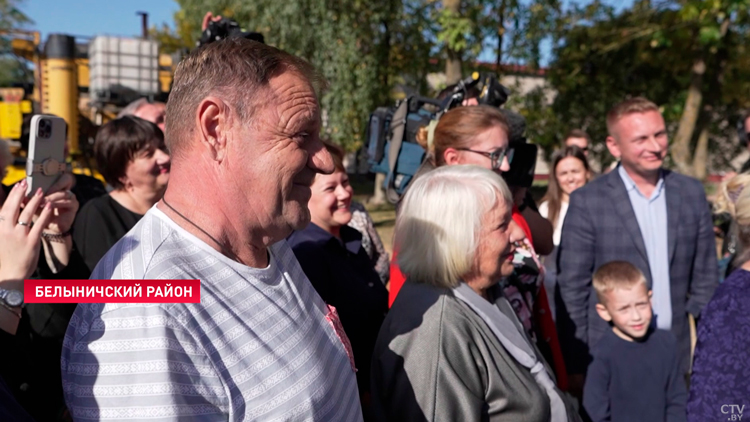 «На ваших улицах учим всю страну». Президент Беларуси посетил Белыничский район. Как его встретили?-19