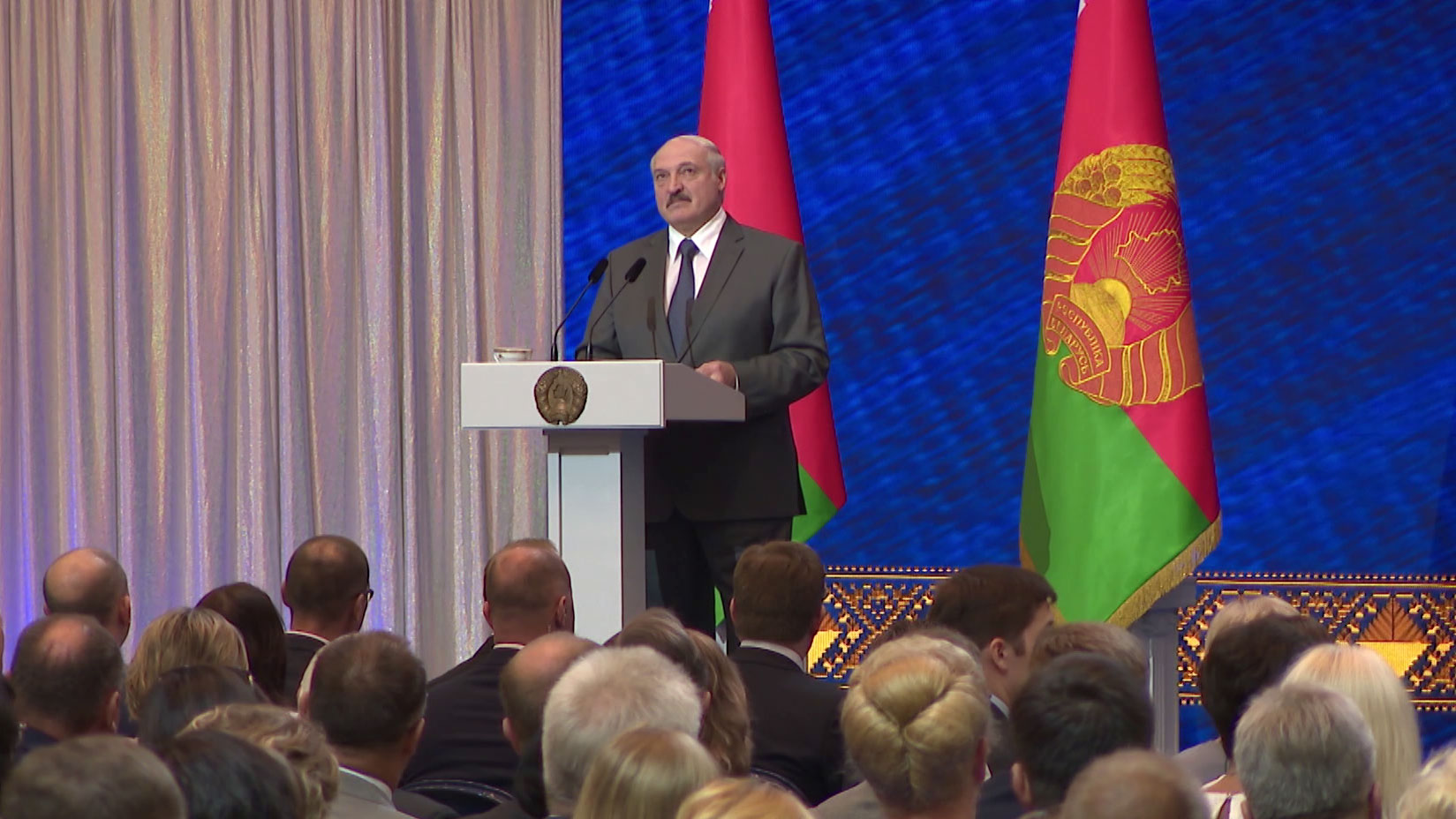 Александр Лукашенко: «Системой тестирования в лучшие вузы страны мы отсекаем трудолюбивую способную молодёжь»