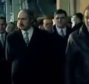 «Я только буду требовать: рабочим заплати деньги». Редкие кадры: Александр Лукашенко посещает МТЗ в 1996 году