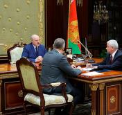 Экспорт, финансы, противодействие санкциям и развитие микроэлектроники. Президент принял с докладом руководство Минпрома
