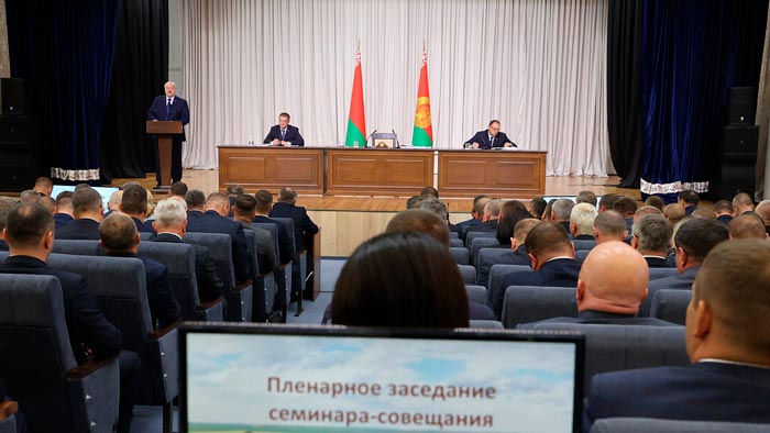 Лукашенко: нам не фермы нужны, а молочно-товарные комплексы