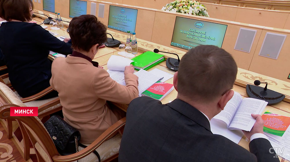 Лукашенко: «Можно же совершить перемены таким образом, что будет хуже, чем в Казахстане, будет как в Украине»-1