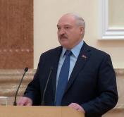 Лукашенко: ВСУ стали вооружать националистические формирования для действий на белорусском направлении
