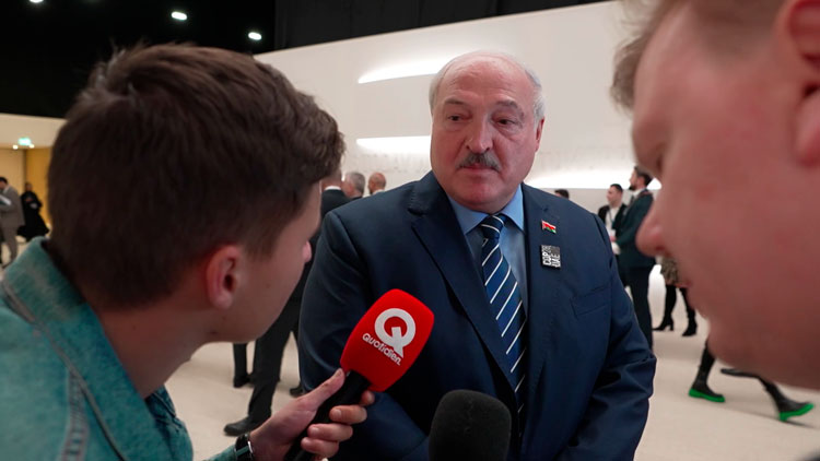 «Зеленский должен был быть здесь». У Лукашенко на саммите в Дубае спросили про Украину
