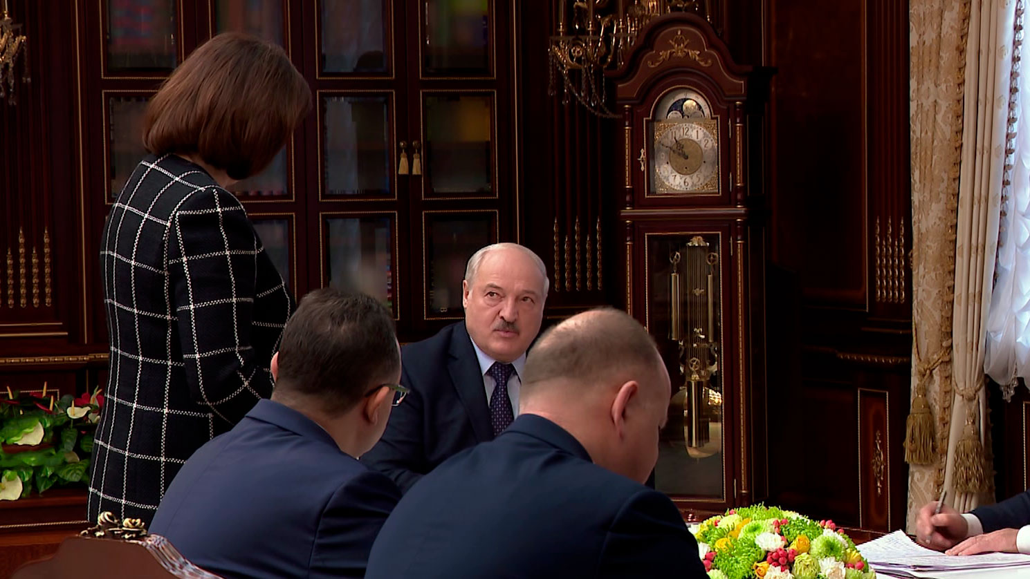 Лукашенко: нам очень нужно учителей поднимать, чтобы учитель был учителем, во всех смыслах этого слова