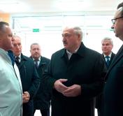 Лукашенко о зарплатах врачей: COVID уйдёт, надо сохранить этот уровень. Если удастся 2500, вообще отлично