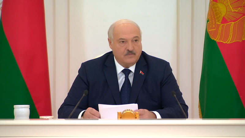 Лукашенко: в Америке пожизненное заключение можно получить за неуплату налогов. А мы чего телепаемся?