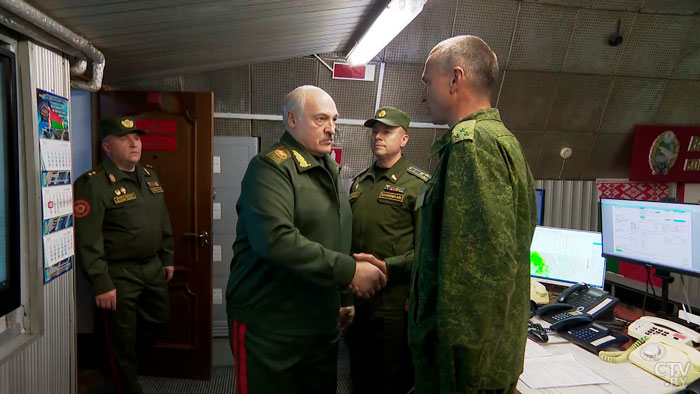 Лукашенко: наши войска находятся в повышенной боевой готовности. Факторы настораживающие!-1