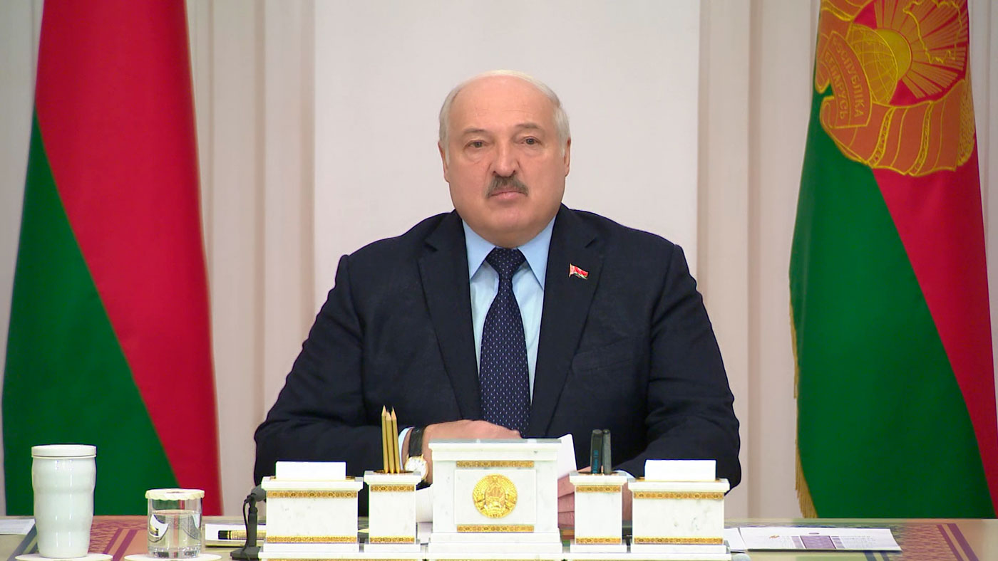 Лукашенко: все будут говорить, что россияне управляют Беларусью. Но никто, кроме нас, страной не управляет!