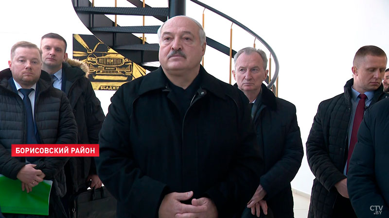 «Люди хотят покупать этот автомобиль». Лукашенко приехал на завод «БЕЛДЖИ»-7 «Люди хотят покупать этот автомобиль». Лукашенко приехал на завод «БЕЛДЖИ»-7