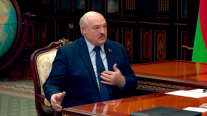 Лукашенко: через Беларусь никакого удара в спину по российским войскам не будет