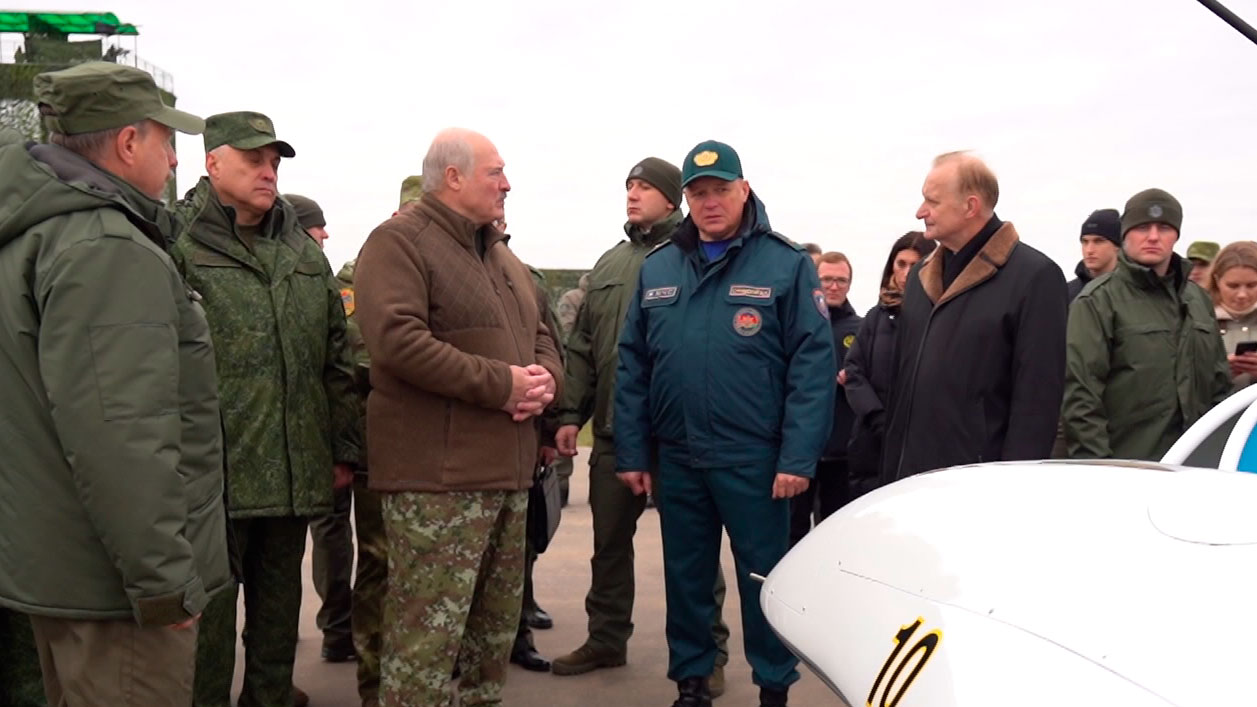 Похожая техника есть только в США. Лукашенко показали уникальные беспилотники 