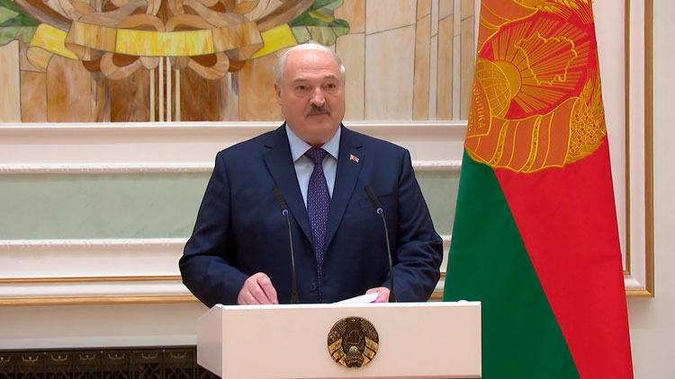 Лукашенко – лучшим выпускникам: глядя на вас, вижу, что наша родная Беларусь станет ещё лучше и краше!