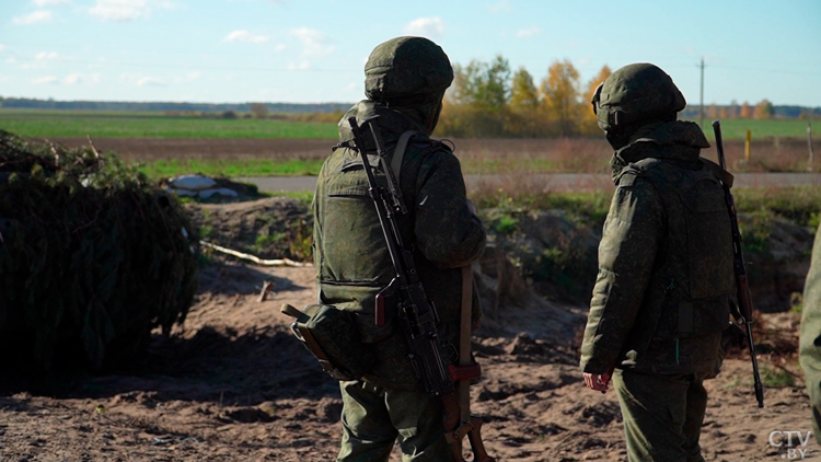 «Живите долго и мужественно!» – Лукашенко поздравил военных с Днём защитника Отечества-10