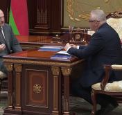 Александр Лукашенко: Делать так, чтобы детишки получали знания на уроках, а дошлифовывали при выполнении домашних заданий
