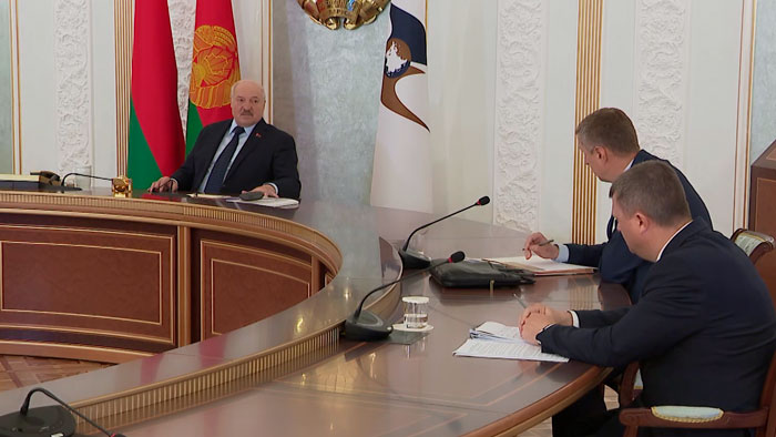 Александр Лукашенко поручил снять все барьеры для жителей Литвы и Латвии