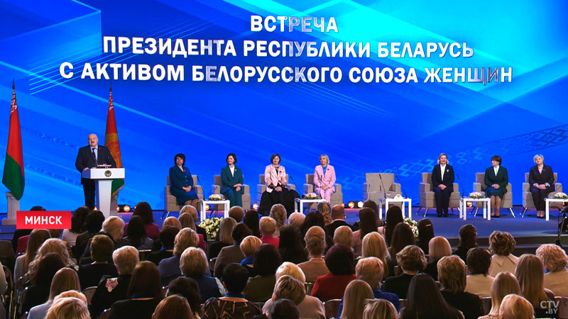 Лукашенко: «Нет тех высот, которых не достигли бы белоруски»-1