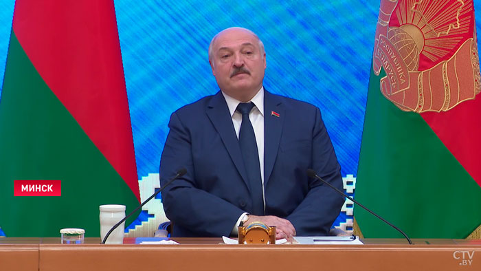 «Раньше летали на самолётах, сейчас пешком пошли». Лукашенко рассказал, как мигранты попадают в Европу-4