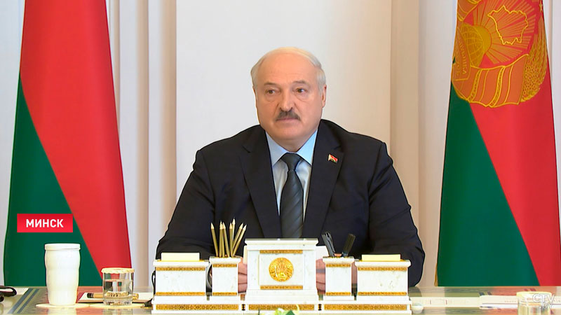 Лукашенко провёл совещание по готовности системы образования к учебному году-4