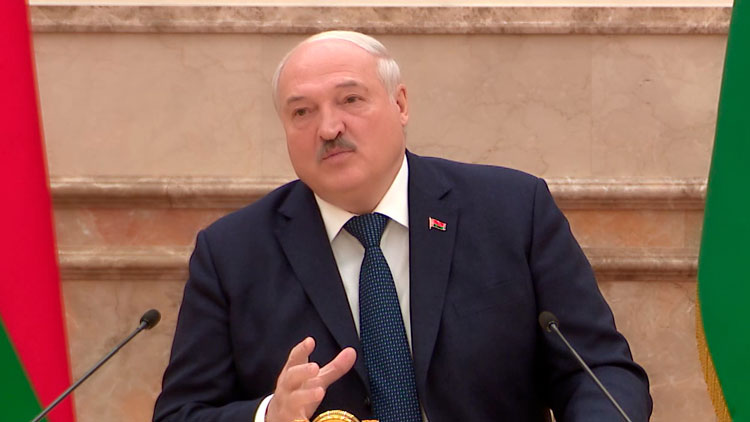 Лукашенко: в Беларуси надо аккуратно выстроить систему прихода к власти нового поколения