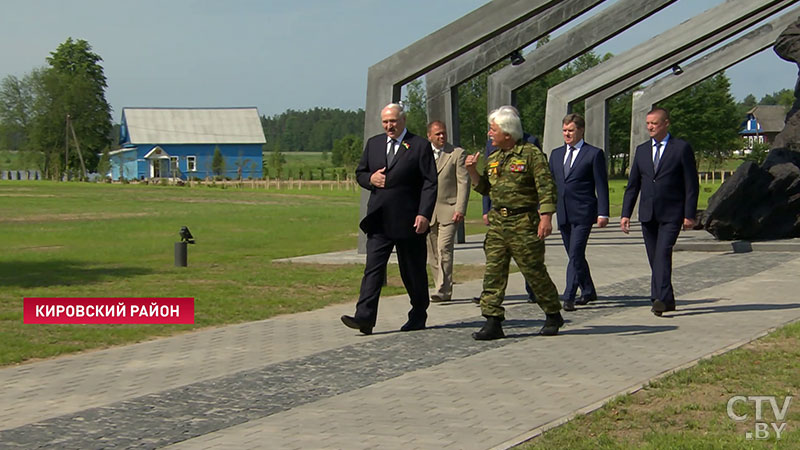 Президент на открытии мемориального комплекса в деревне Борки: каждое поколение белорусов мы будем растить, передавая им память -28