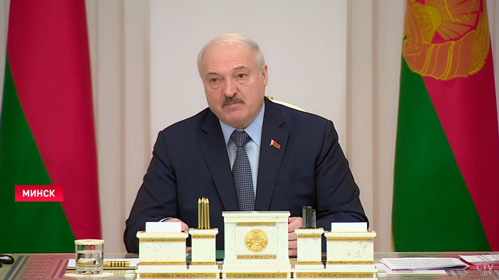 «Просто диву даёшься, когда всё это читаешь». Лукашенко рассказал, что пишут о ситуации с коронавирусом в Беларуси-4