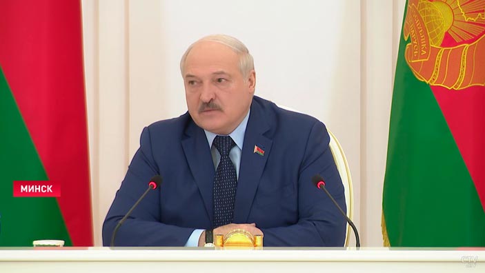 Александр Лукашенко: «Когда в камеру поместишь на сутки – другой человек. Грубо, но так получается»-7