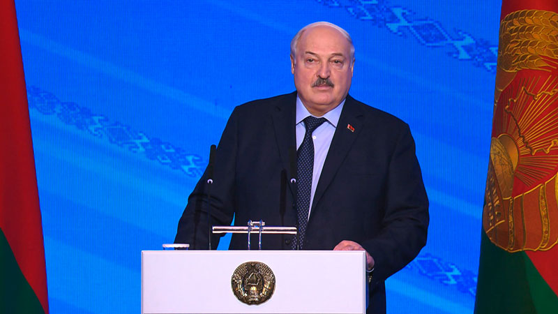 Лукашенко: «Нет тех высот, которых не достигли бы белоруски»