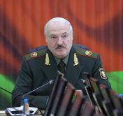 Лукашенко: у Беларуси есть все возможности реагировать на любые телодвижения с оружием на границах