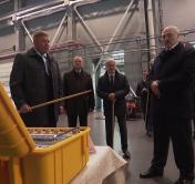 Президенту Беларуси показали электробус производства МАЗ