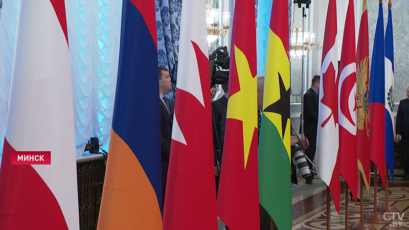 Курс на многовекторную внешнюю политику. Послы 10 государств вручили верительные грамоты Александру Лукашенко-25