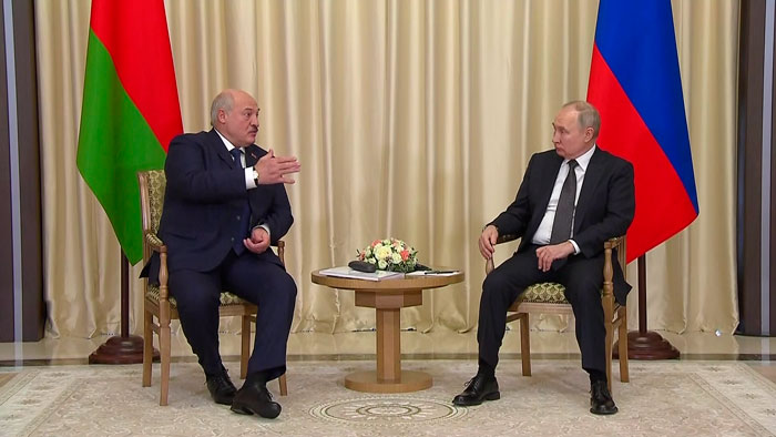 Лукашенко – Путину: «Готовы выйти на производство самолёта, который себя хорошо в Украине показывает»