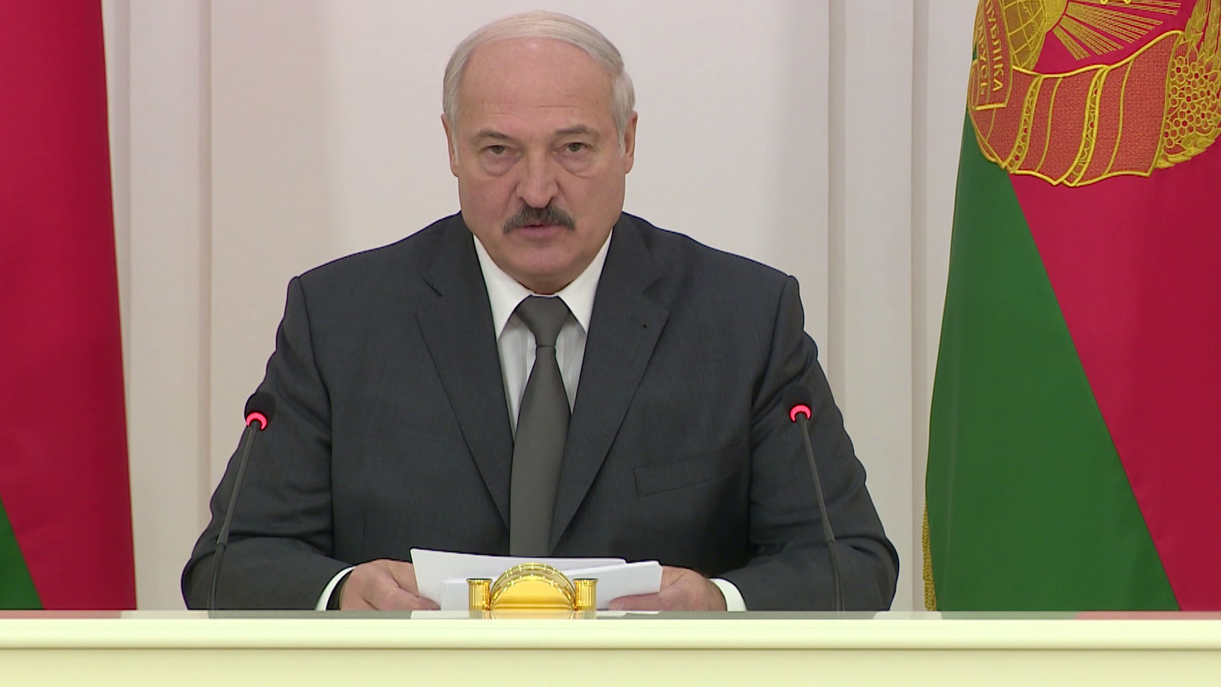 Александр Лукашенко о переработке отходов: Мы ждём, как с этой нефтью, пока петух, как в народе говорят, не клюнет Александр Лукашенко о переработке отходов: Мы ждём, как с этой нефтью, пока петух, как в народе говорят, не клюнет