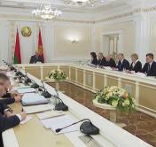 Президент Беларуси: «Экономическая система страны должна быть нацелена на безусловное обеспечение интересов людей» Президент Беларуси: «Экономическая система страны должна быть нацелена на безусловное обеспечение интересов людей»