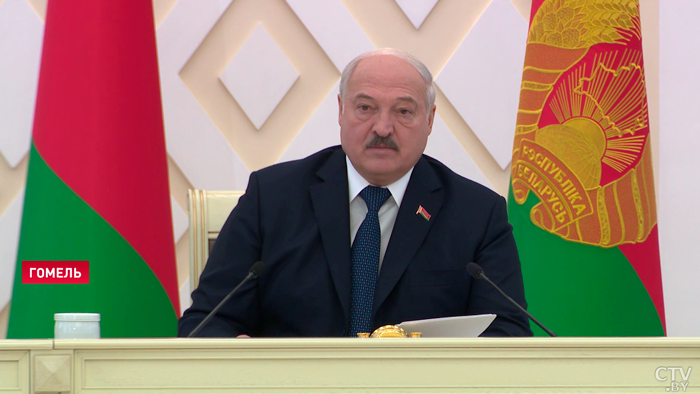 Лукашенко: каждый должен вернуться в свой район, чтобы трудиться очень много. И требовать того же от подчинённых-1