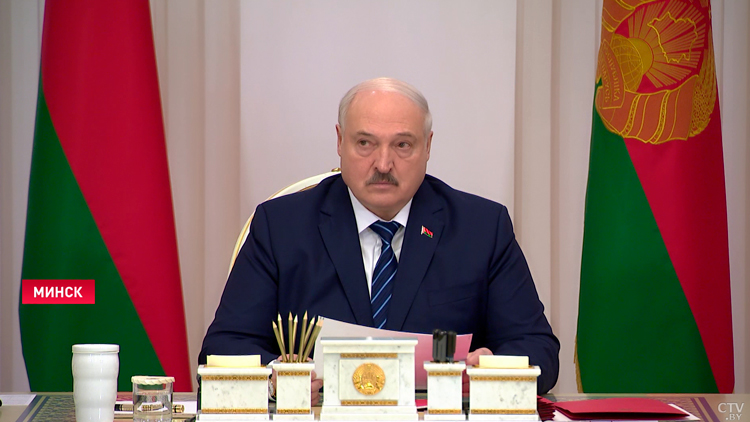 Лукашенко: если мы хотим жить – не умирать и погибать – надо просто работать, нужна экономика-10