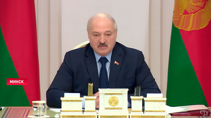 Александр Лукашенко на кадровом совещании: вы же не с Луны свалились, вы люди земные, опытные-4