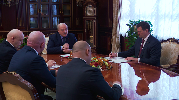 Лукашенко – назначенцам: вы должны до людей донести, что в непростое время живём