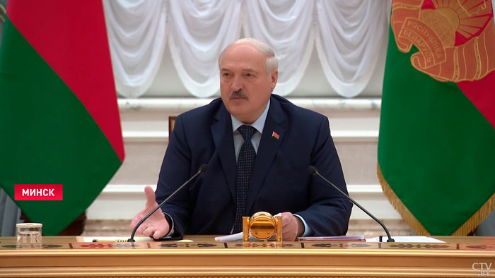Лукашенко: «Никакого контрнаступа с моей точки зрения нет и быть не может – это просто безумство!»-4 Лукашенко: «Никакого контрнаступа с моей точки зрения нет и быть не может – это просто безумство!»-4