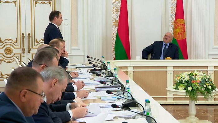 Лукашенко призвал жёстче относится к временщикам