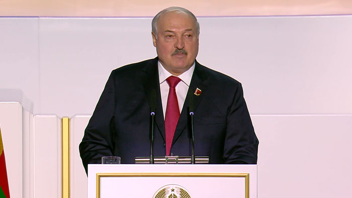 Лукашенко: мы должны быть сильными, чтобы сохранить мир в своей стране!