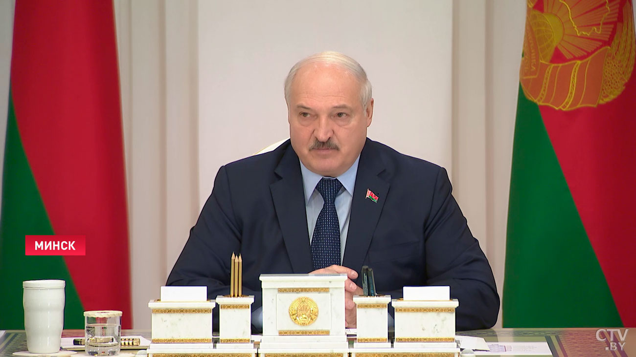 Лукашенко: я уже наелся президентства вот так, не главная у меня задача сохранить власть-4 Лукашенко: я уже наелся президентства вот так, не главная у меня задача сохранить власть-4