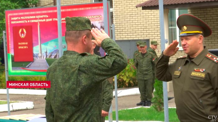 Мобилизация в Беларуси, помощь беженцам и апгрейд ВС. Что хотел донести Лукашенко на совещании в Минобороны?-13